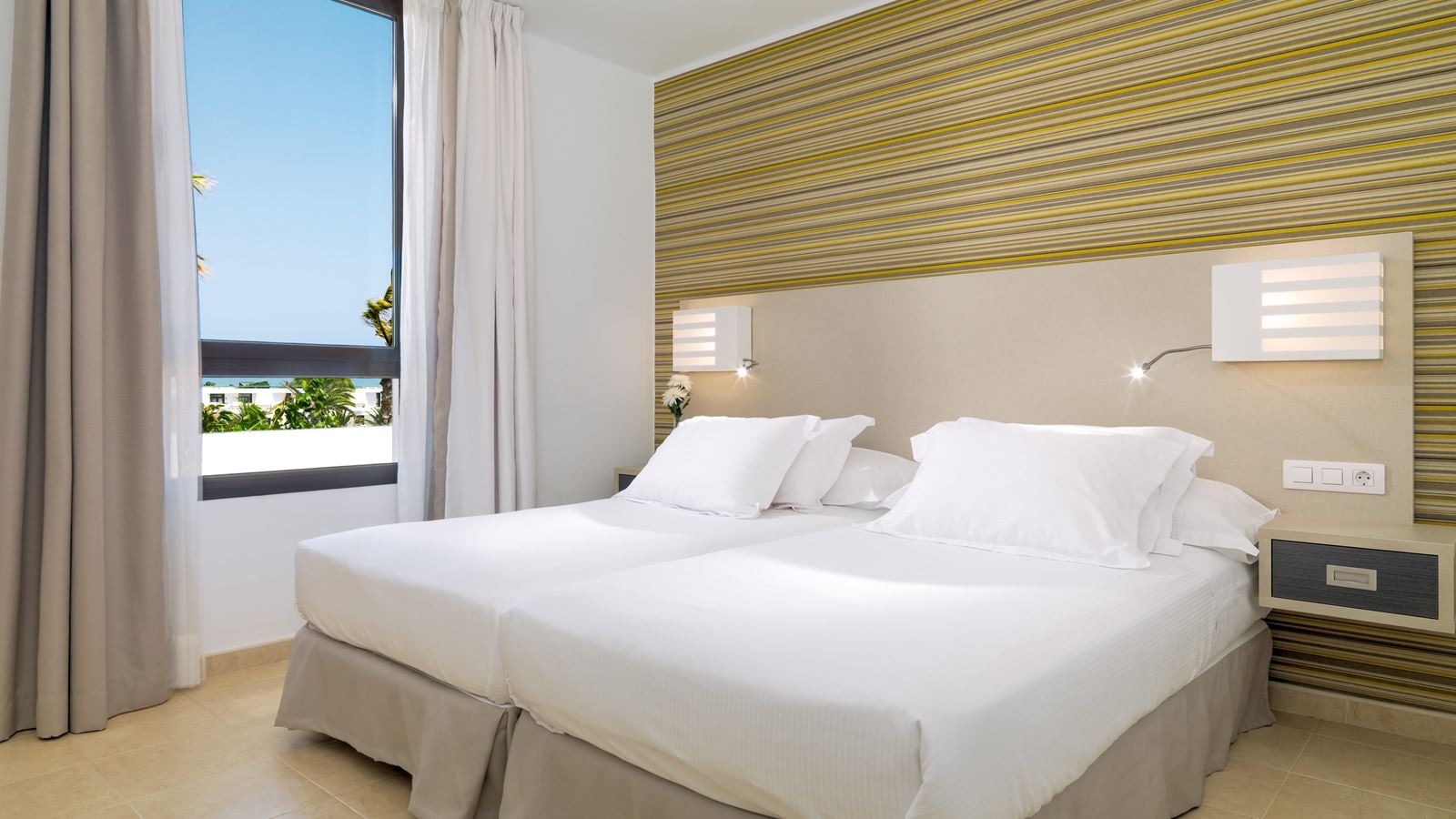 rooms-suite-familiar-balcony-or-terrace