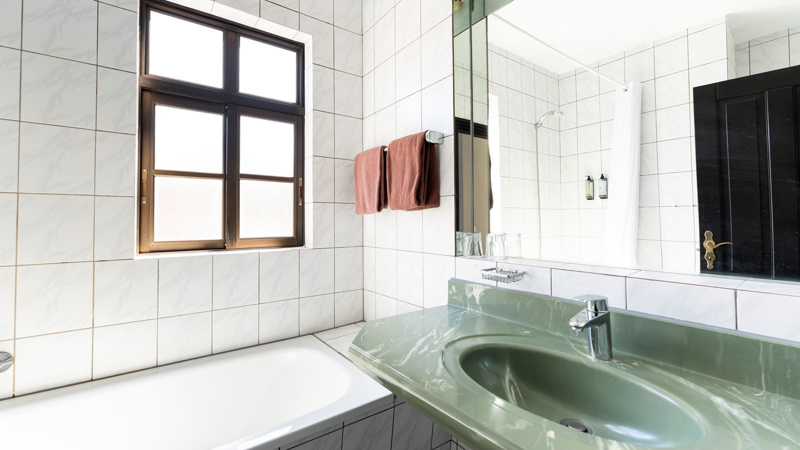 rooms-1-bedroom-bungalow