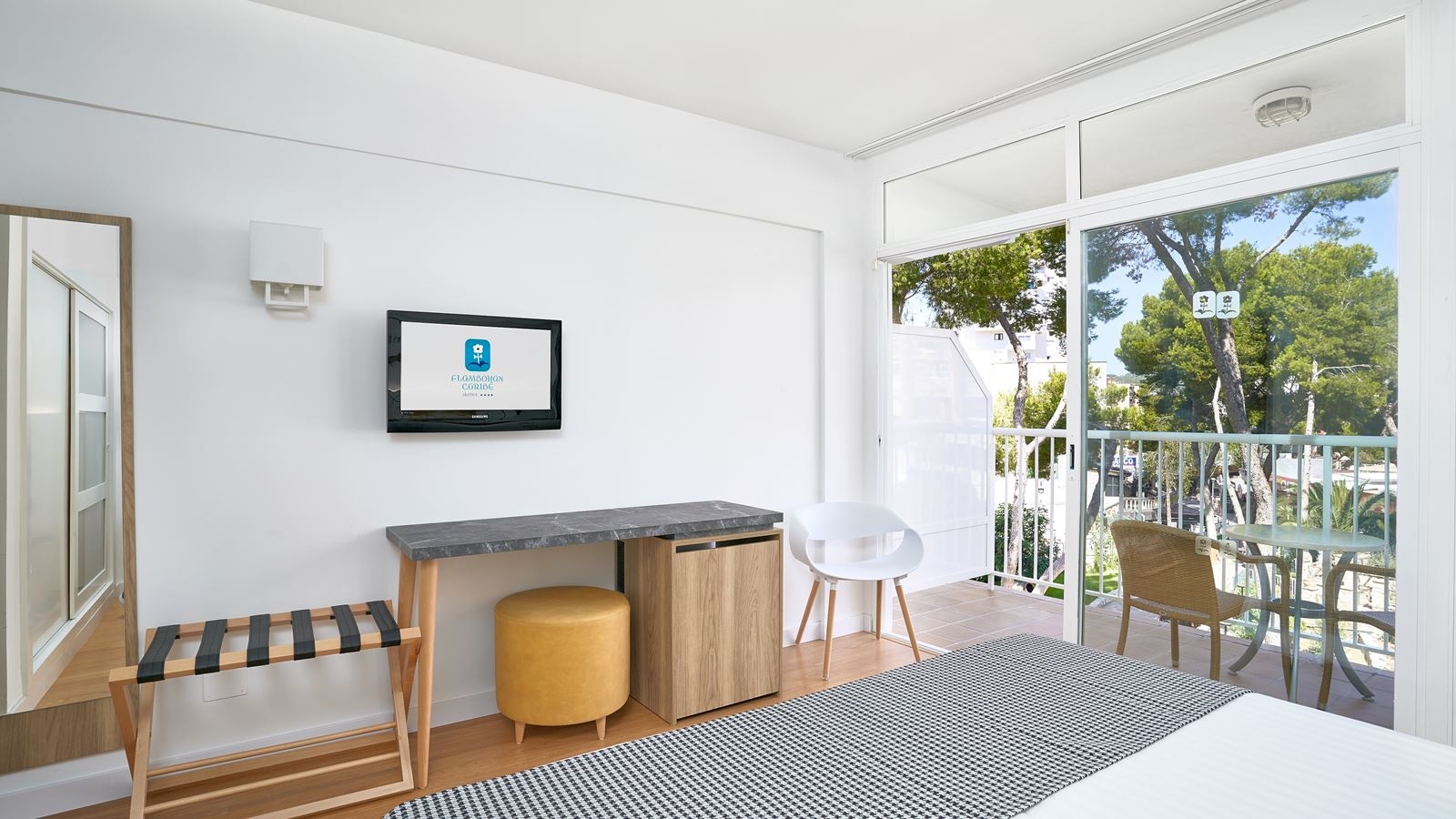 rooms-standard-single-use-bath-or-tube-and-balcony-or-terrace