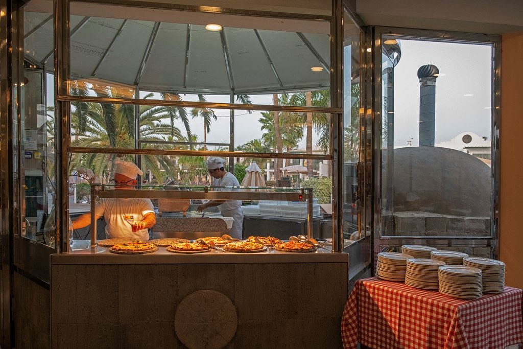 restaurants-restaurant