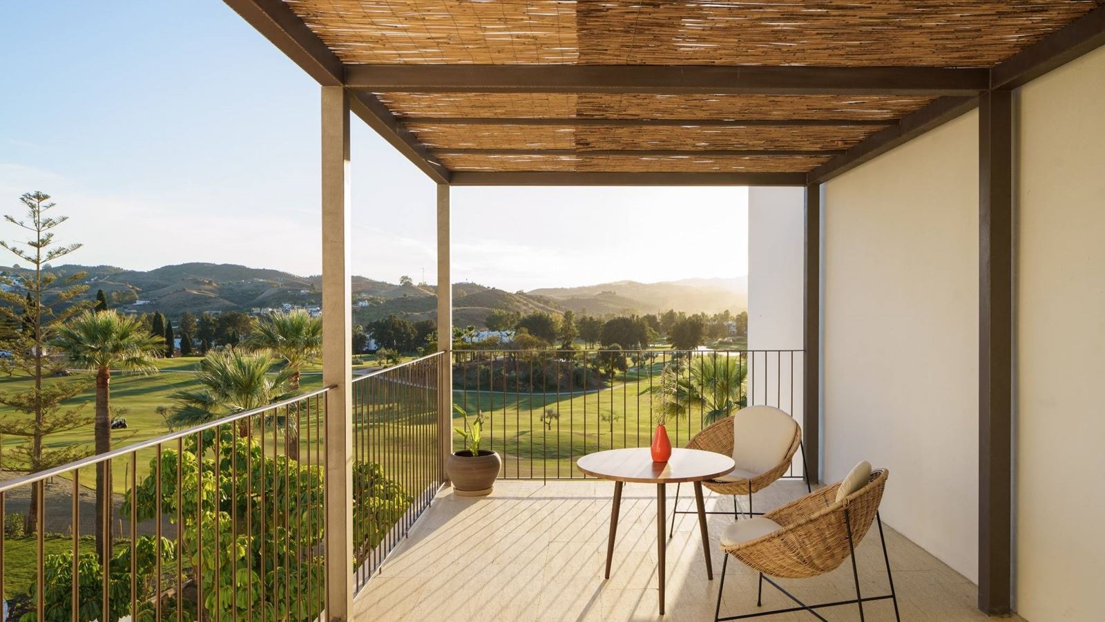 rooms-junior-suite-golf-view-room