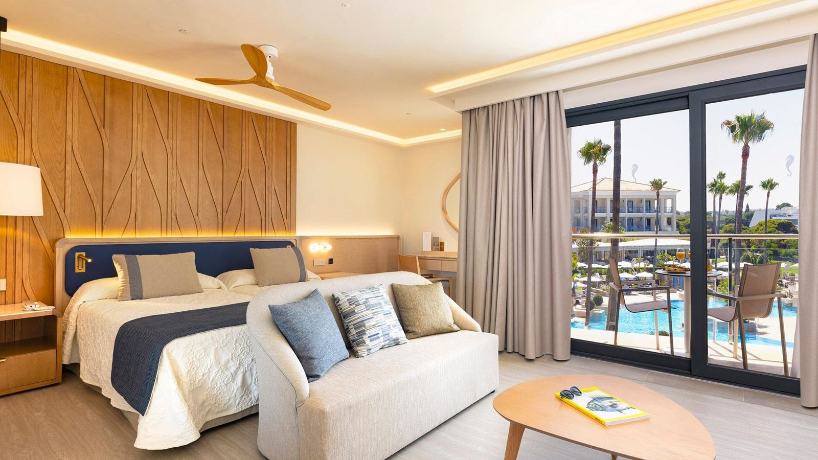 rooms-junior-suite-side-sea-view