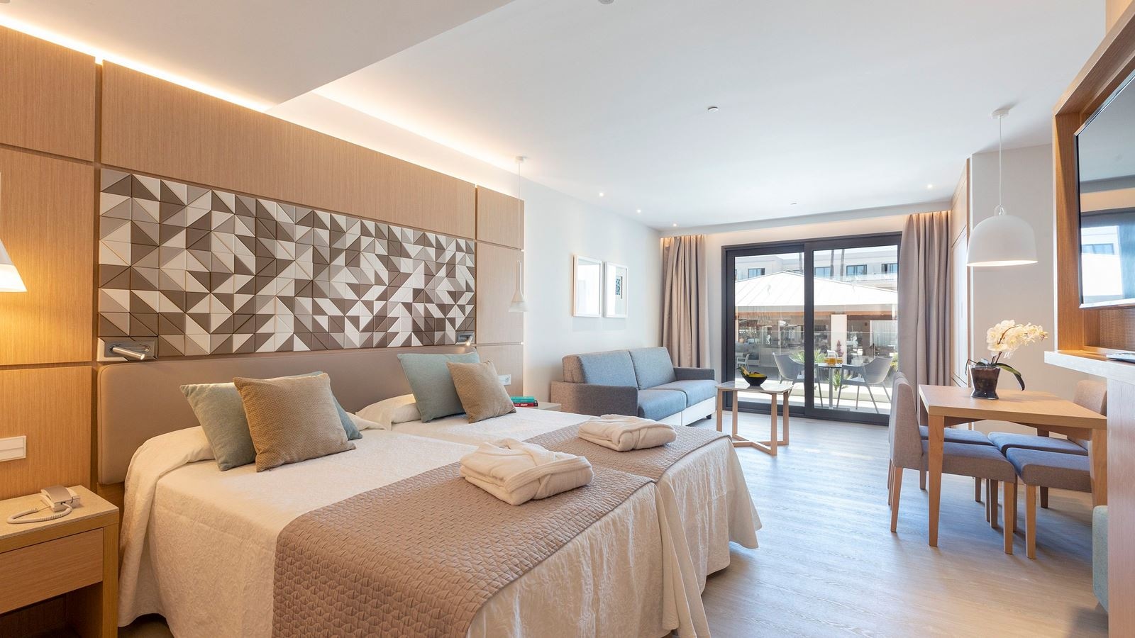 rooms-family-room-with-kitchen