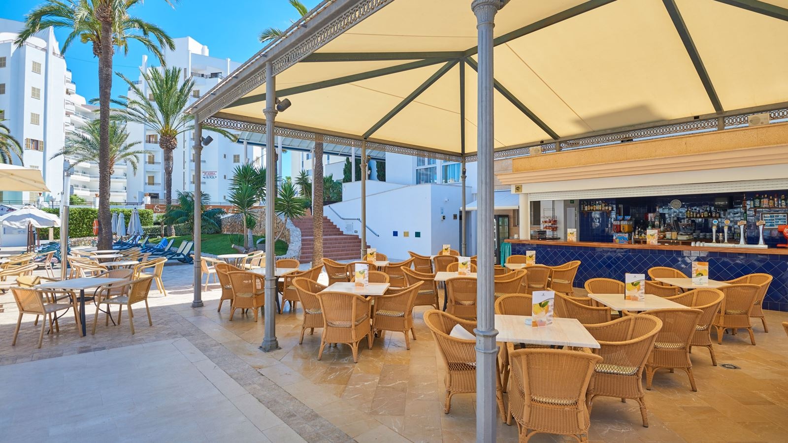 restaurants-snack-pool-bar