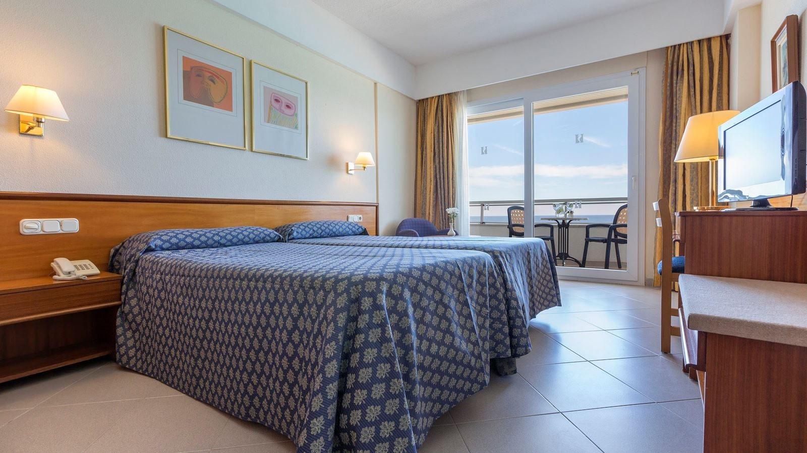 rooms-doble-sea-view-with-balcony