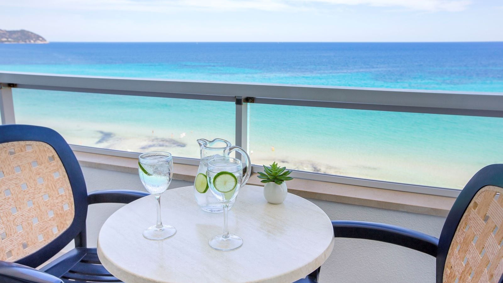 rooms-doble-sea-view-with-balcony