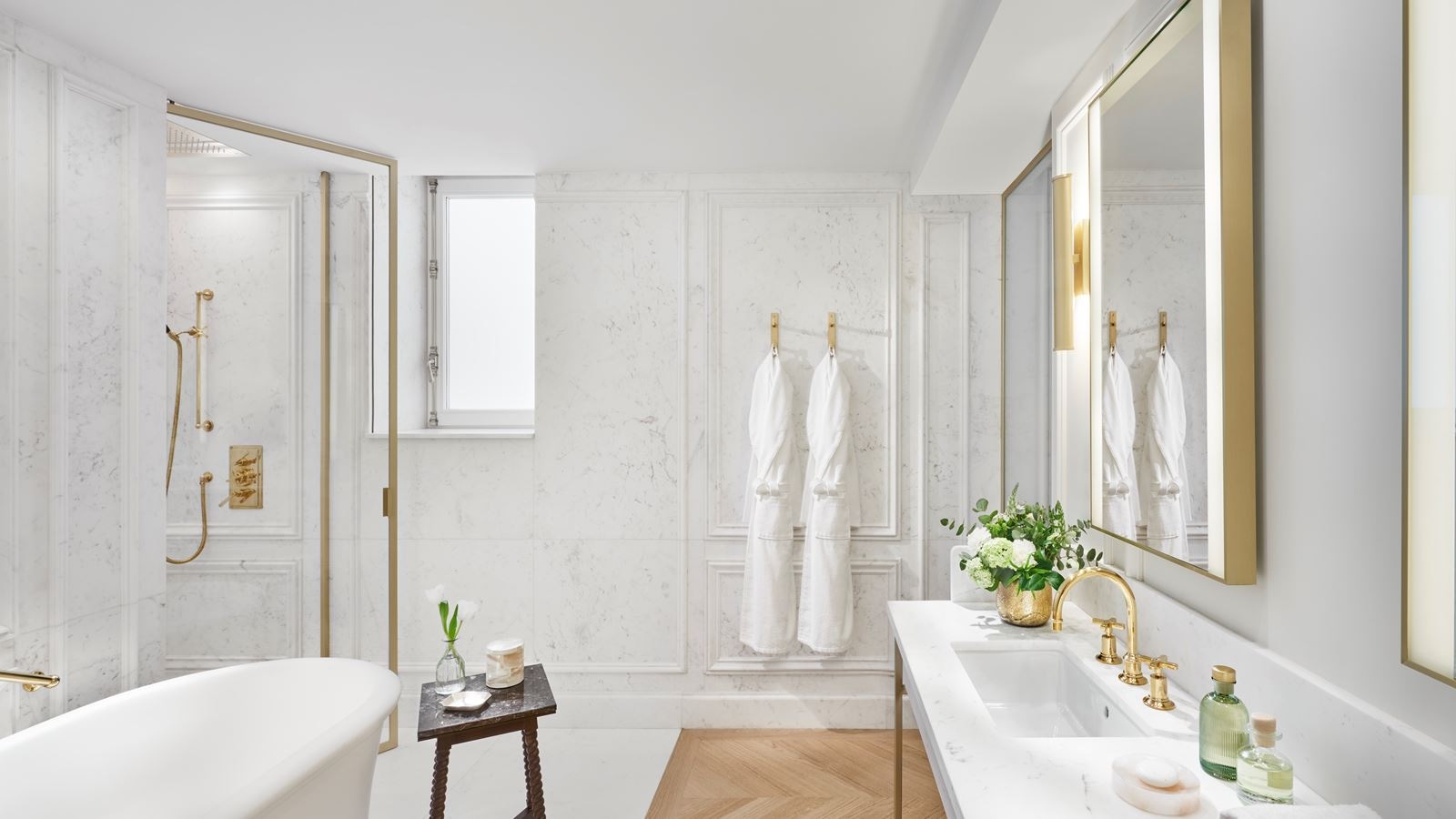 rooms-double-king-size-bed