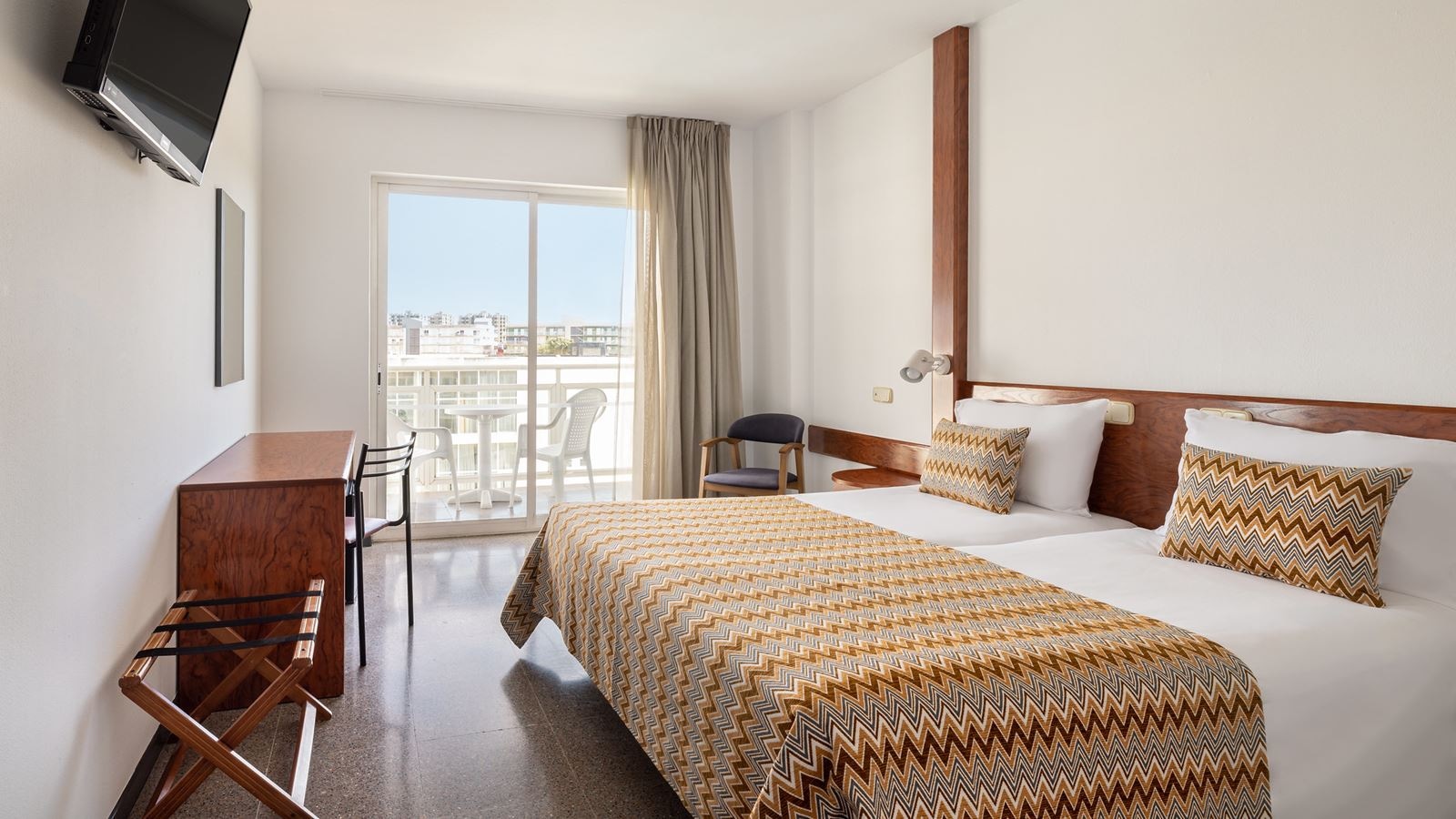 rooms-pool-view-room