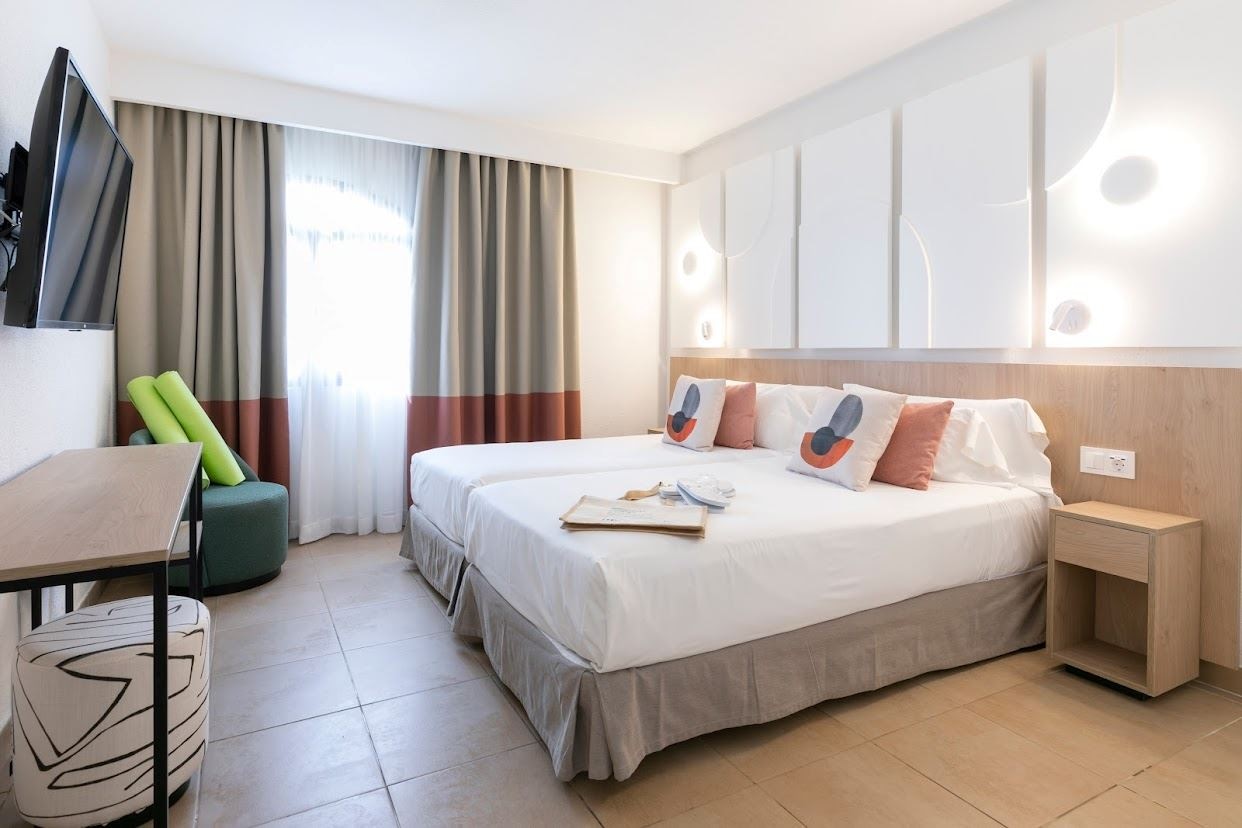 rooms-family-suite-emblem-2-bedrooms-with-terrace--sue2