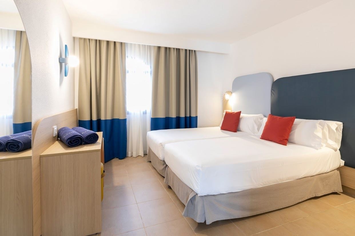 rooms-family-suite-emblem-2-bedrooms-with-terrace--sue2