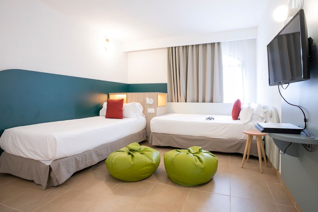 rooms-family-teen-suite-2-bedrooms-with-terrace--ts