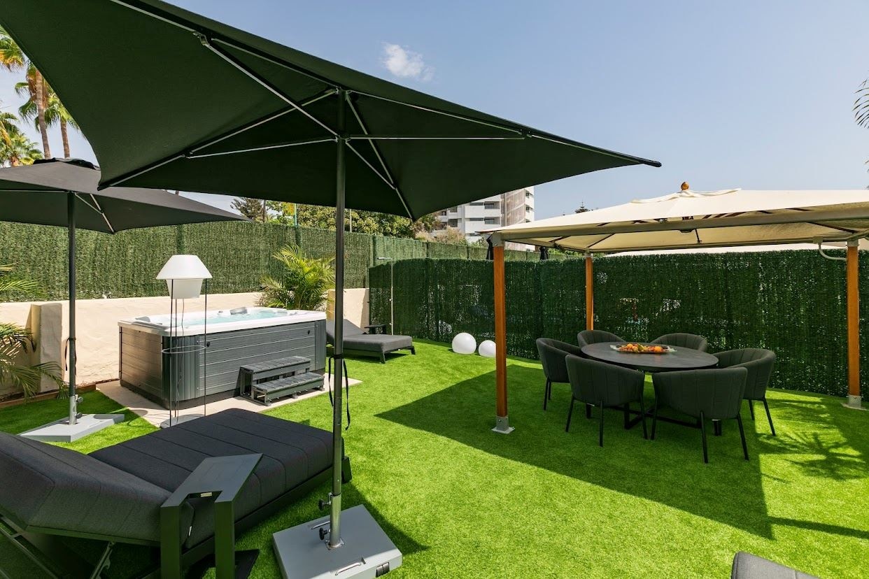 rooms-family-villa-emblem-2-bedrooms-with-terrace--v2