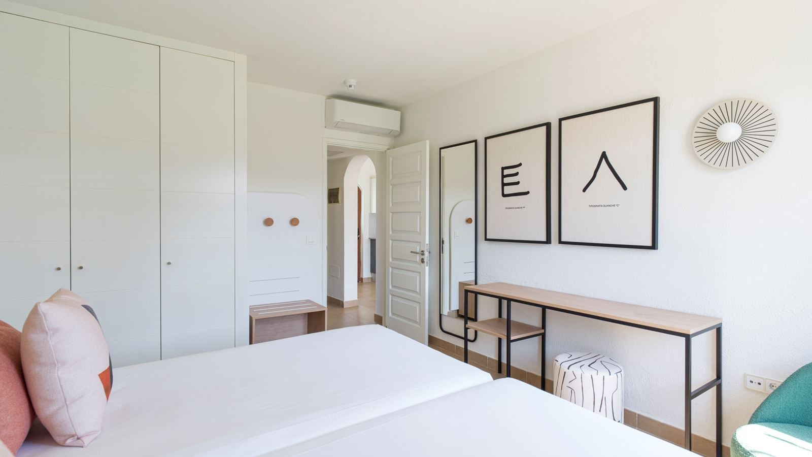 rooms-family-villa-emblem-2-bedrooms-with-terrace--v2