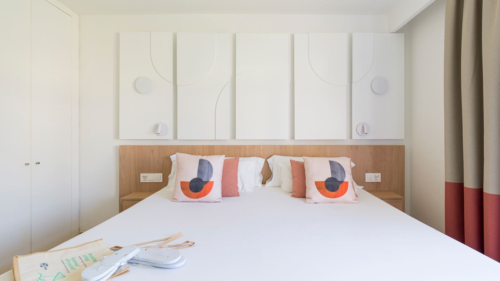 rooms-family-villa-emblem-2-bedrooms-with-terrace--v2