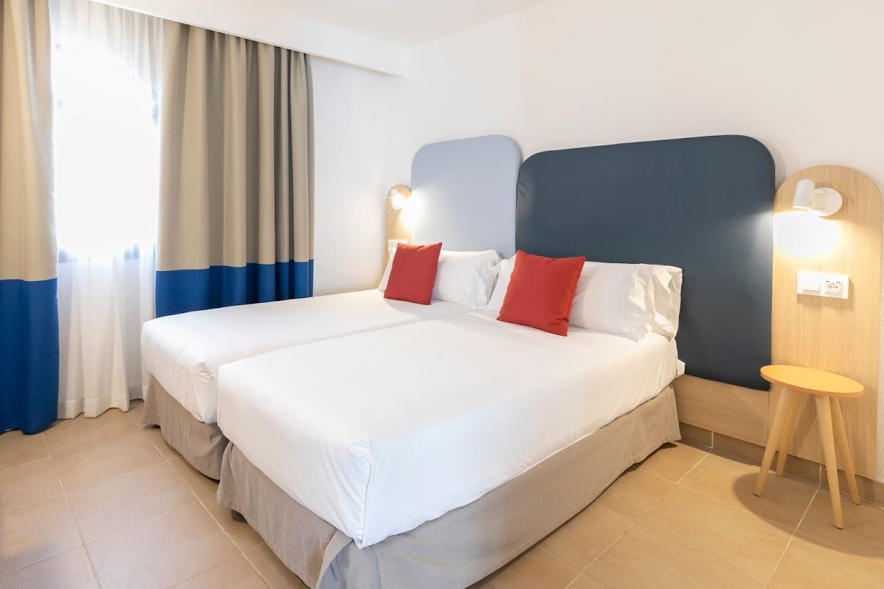 rooms-family-villa-emblem-2-bedrooms-with-terrace--v2