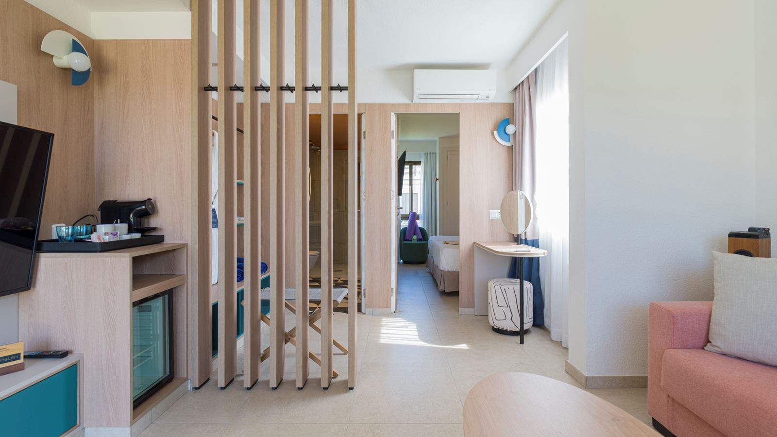 rooms-superior-suite-emblem-with-terrace--susue