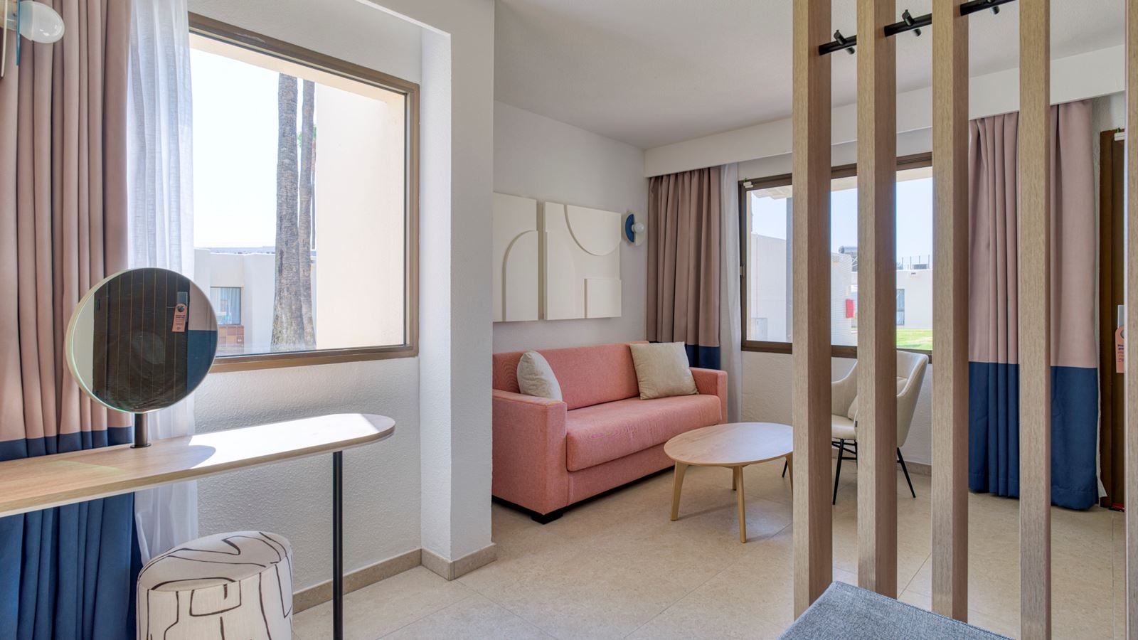 rooms-superior-suite-emblem-with-terrace--susue