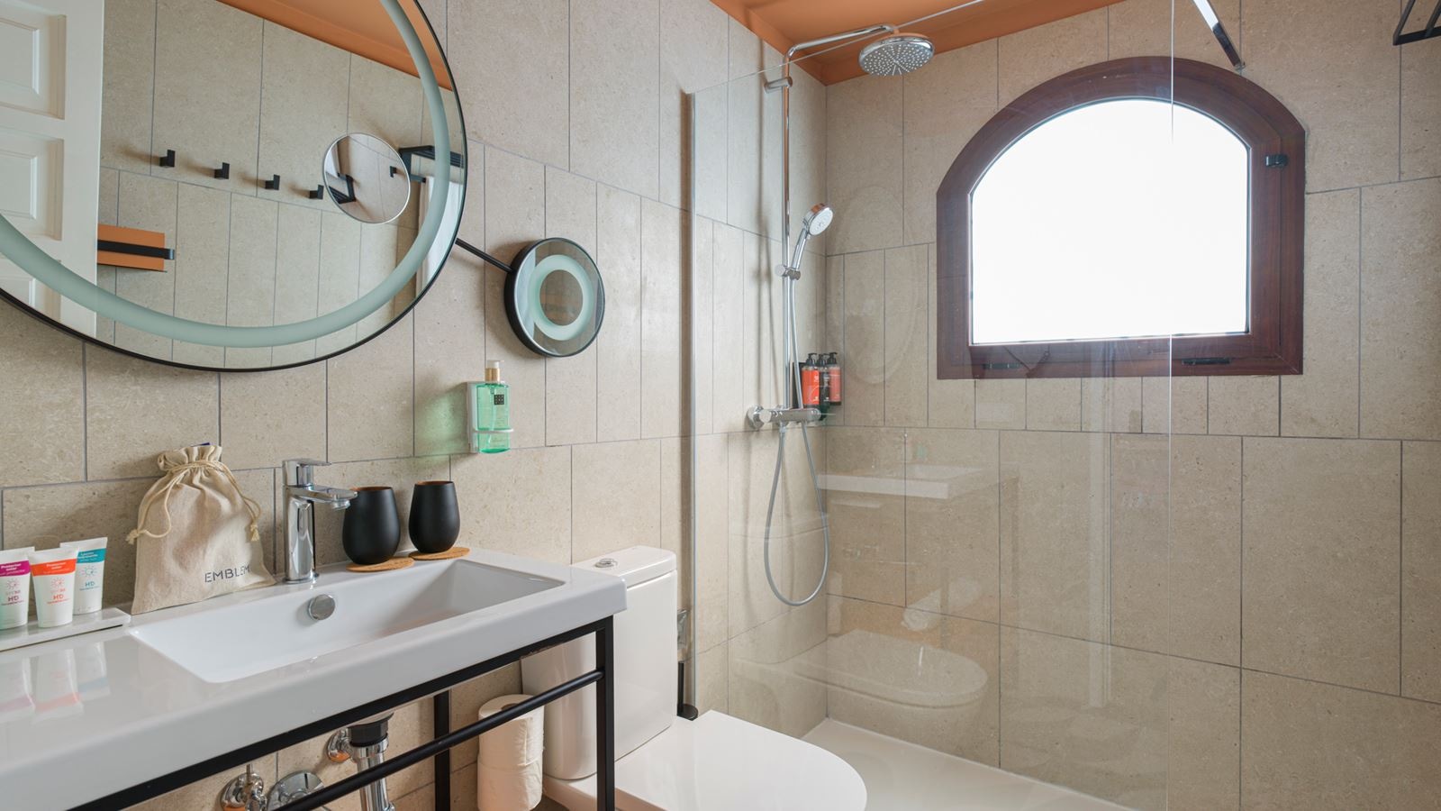 rooms-family-suite-emblem-2-bedrooms-with-terrace--sue2