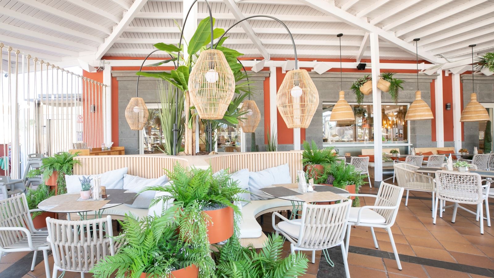 restaurants-picnic-casual-restaurant