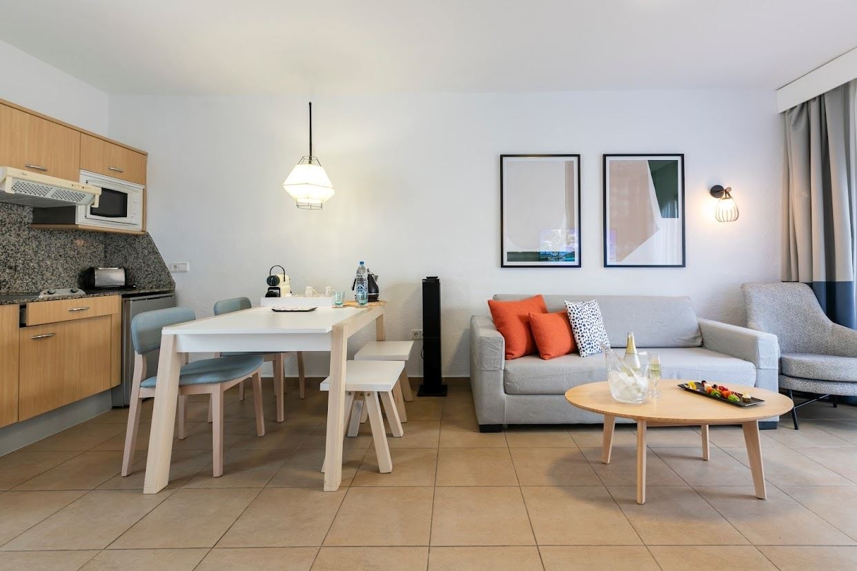 rooms-family-suite-emblem-2-bedrooms-with-terrace--sue2