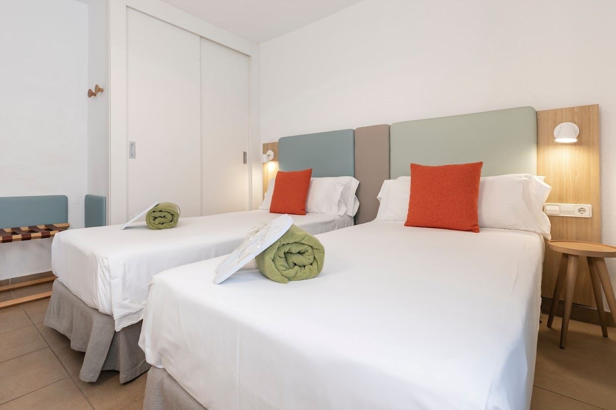 rooms-family-suite-emblem-2-bedrooms-with-terrace--sue2