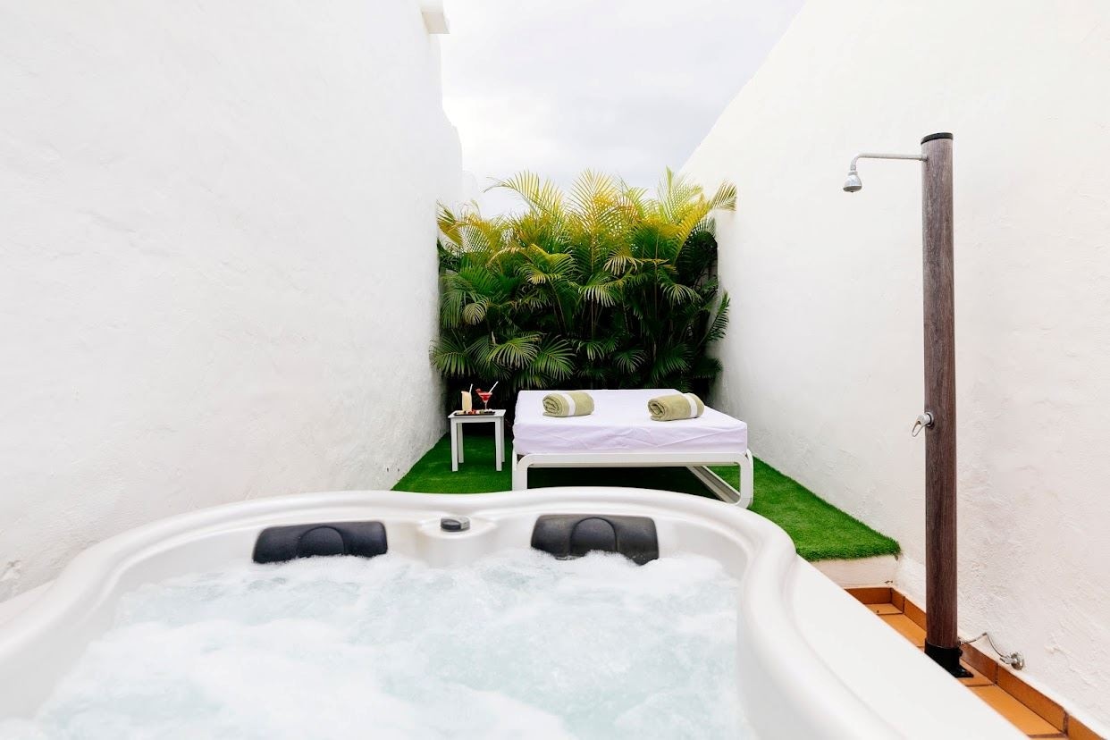 rooms-family-villa-emblem-2-bedrooms-with-terrace--v2