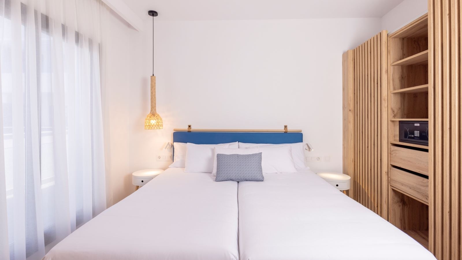 rooms-superior-one-bedroom-apartment-with-terrace-sup