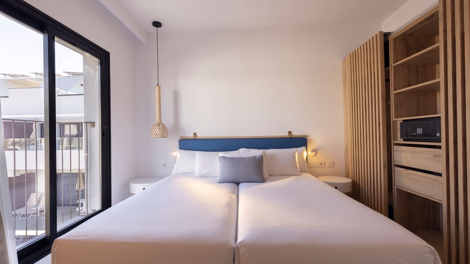 rooms-superior-one-bedroom-apartment-with-rooftop-solarium-srt