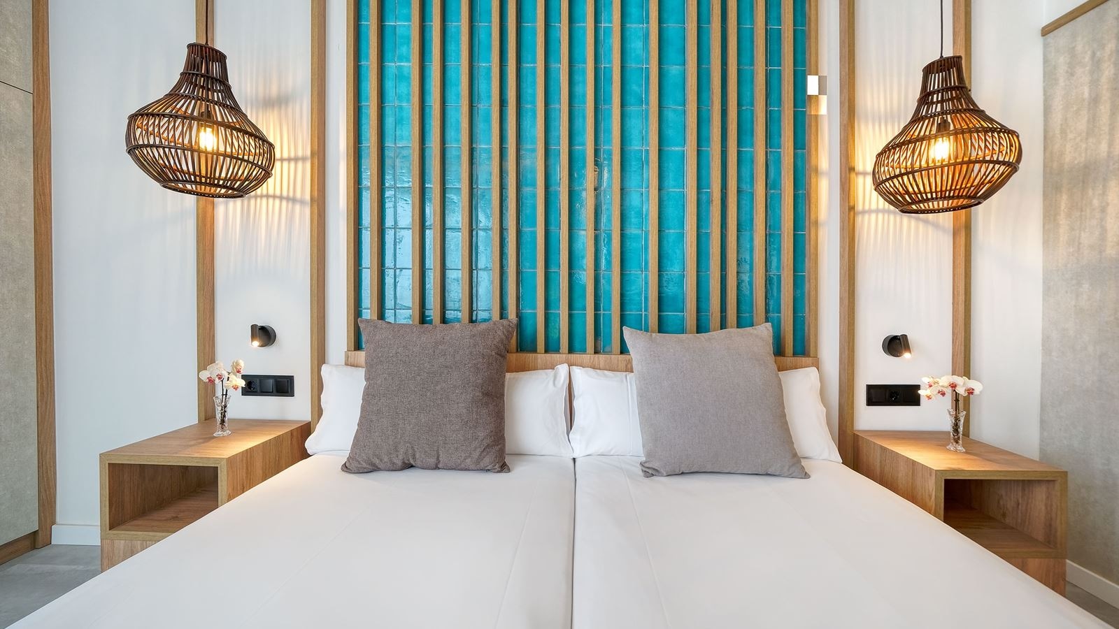 rooms-suite-pool-view-with-balcony-or-terrace