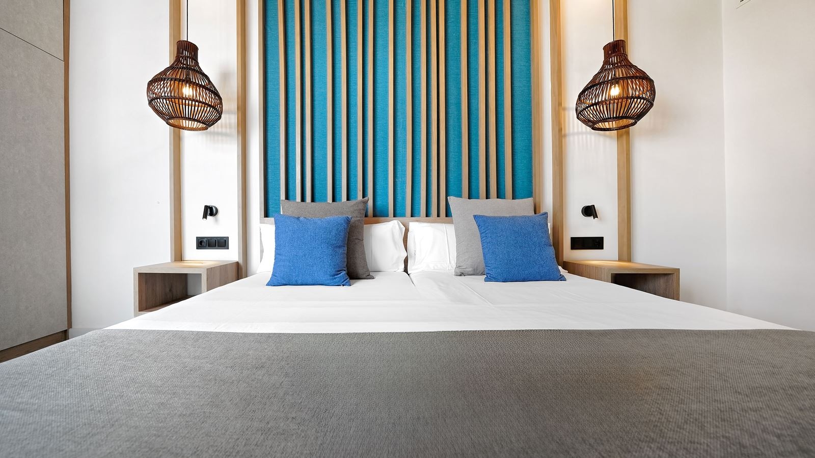 rooms-suite-with-balcony-or-terrace