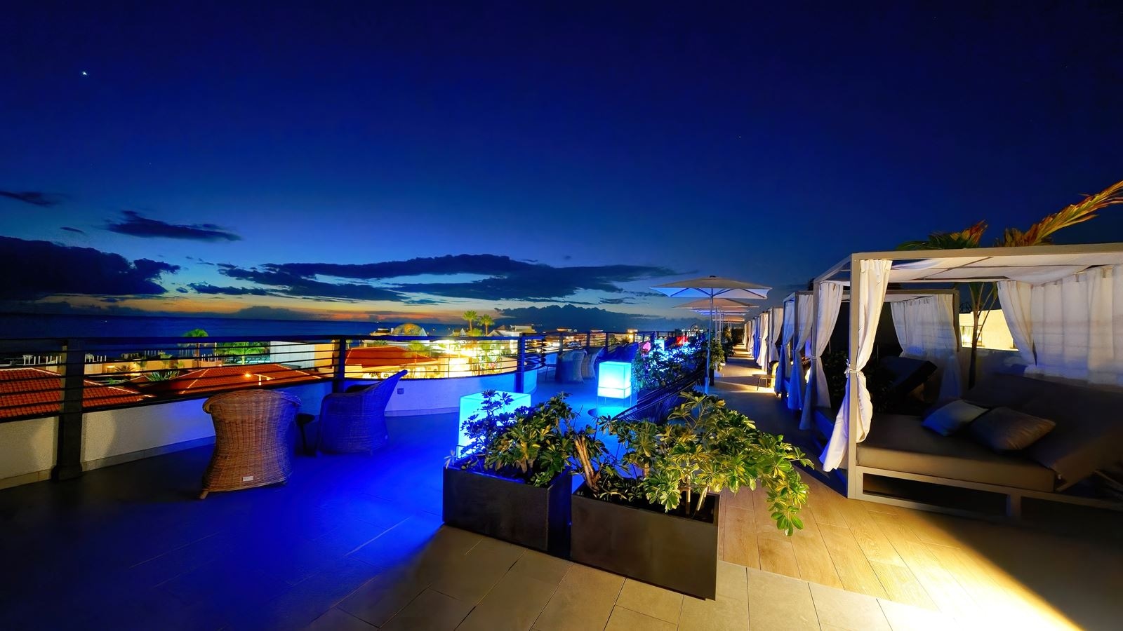 bars-sunset-champagne-lounge-adults-only