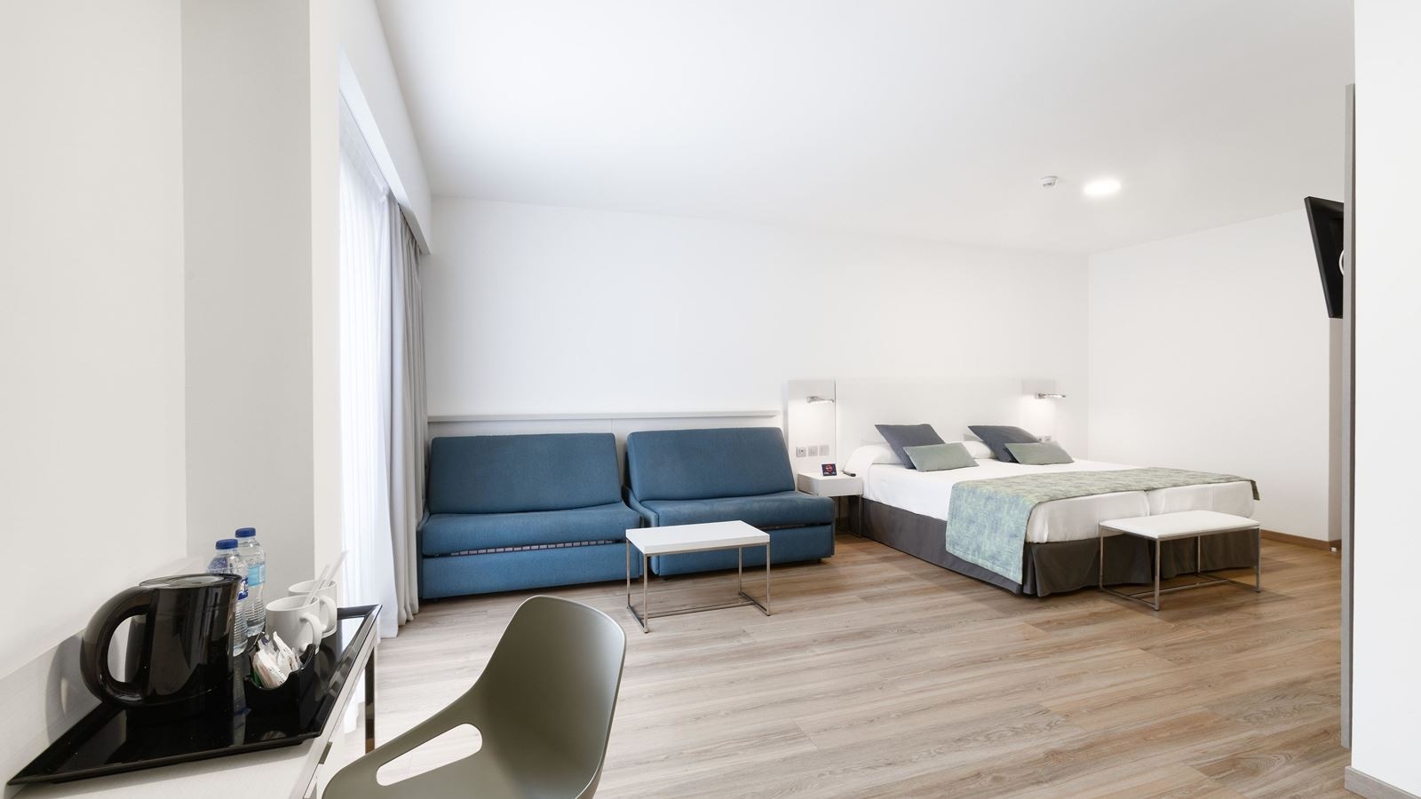 rooms-family-room-balcony-or-terrace