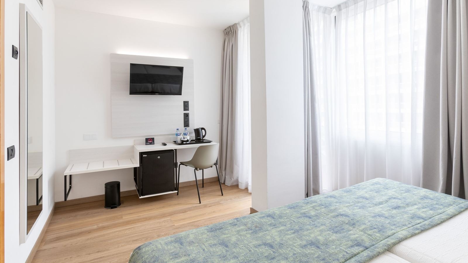 rooms-family-room-2-bedrooms-balcony-or-terrace