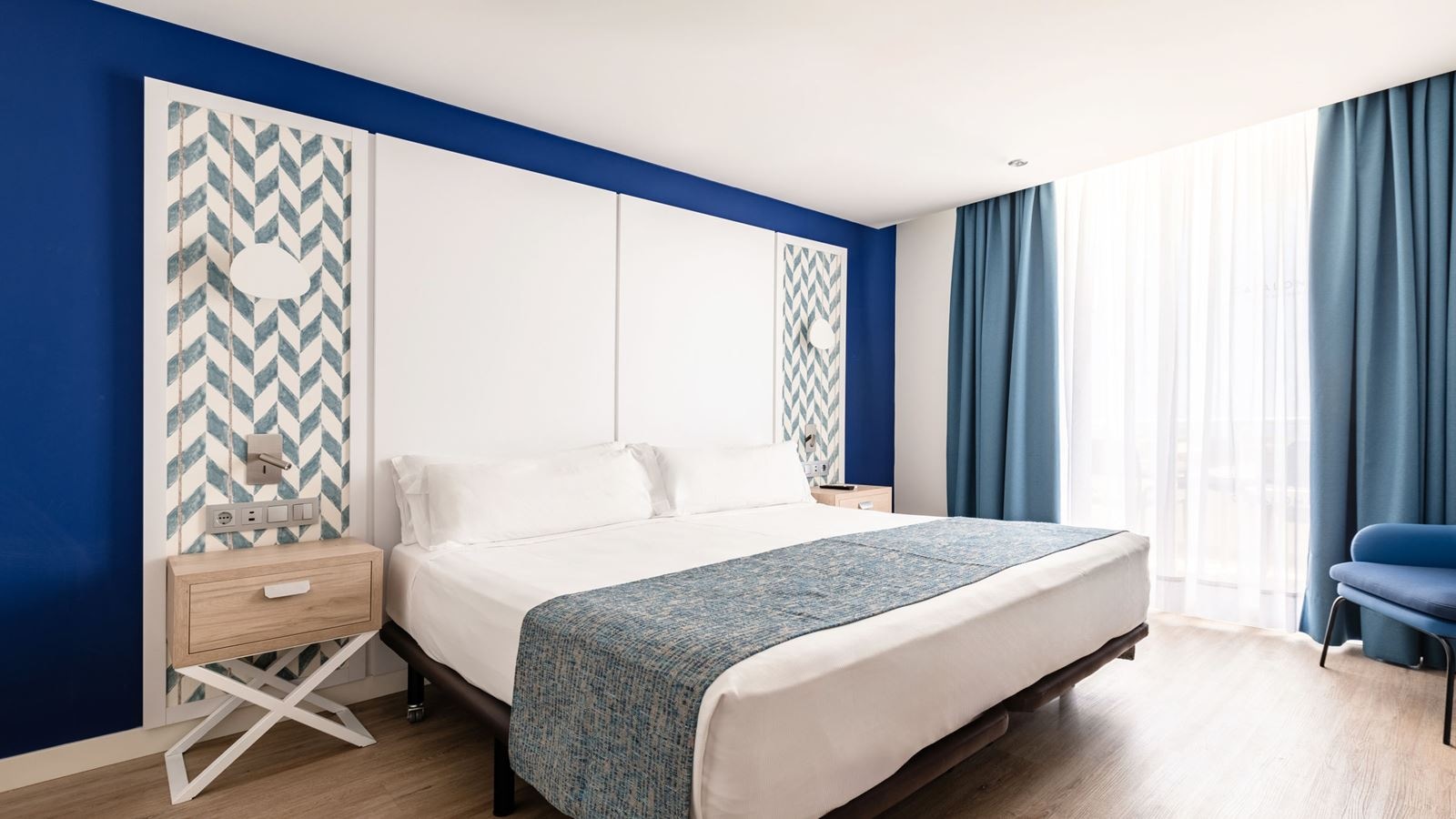 rooms-premium-deluxe-room-balcony-or-terrace