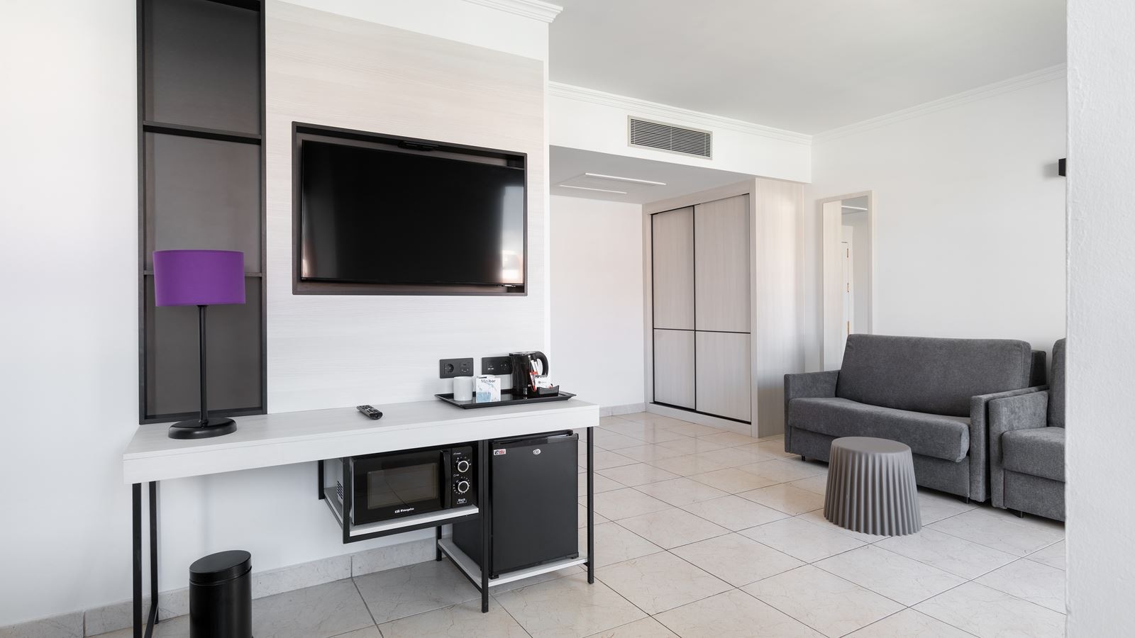 rooms-family-room-one-bedroom-balcony-or-terrace