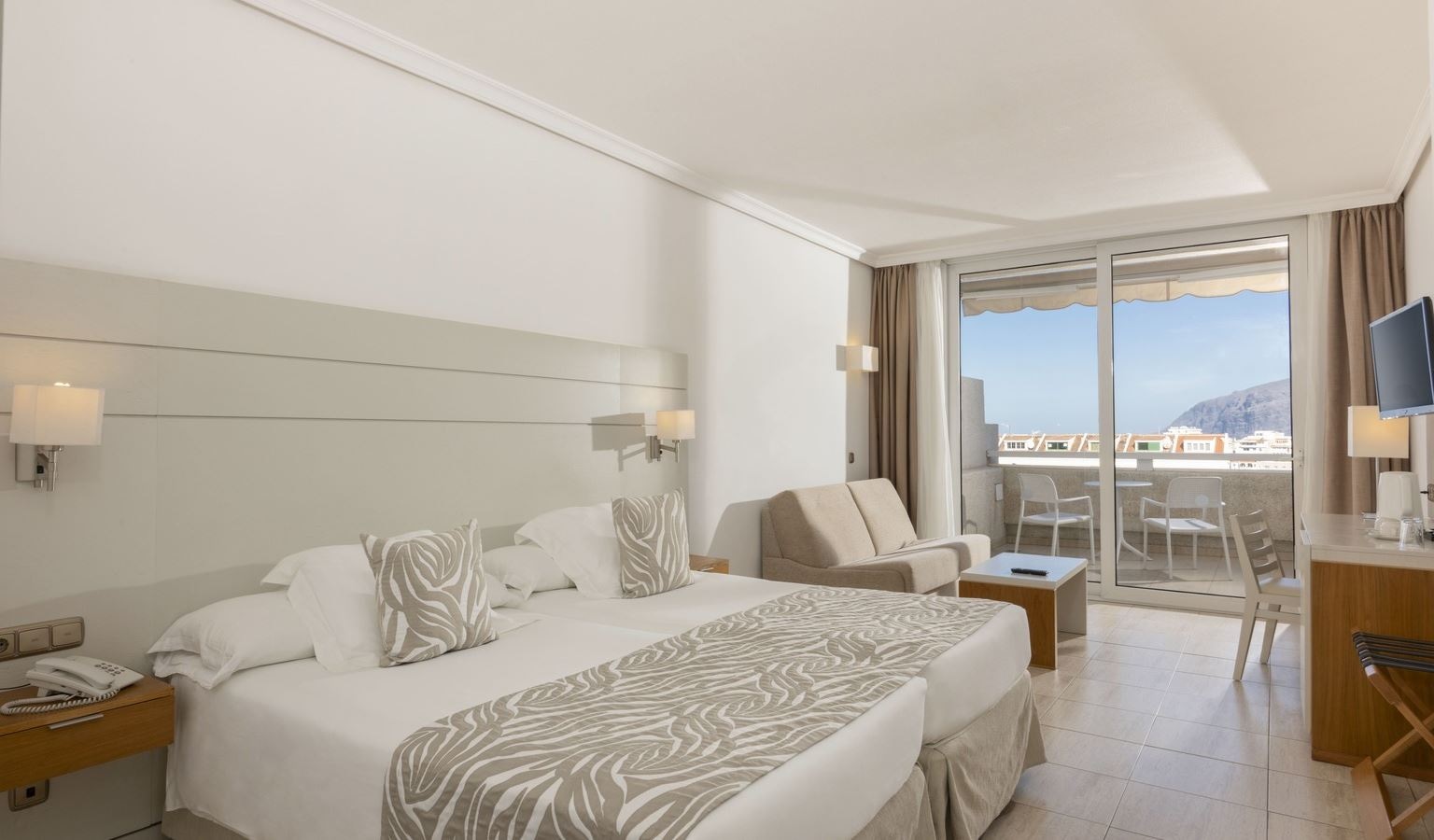 rooms-standard-room-balcony-or-terrace