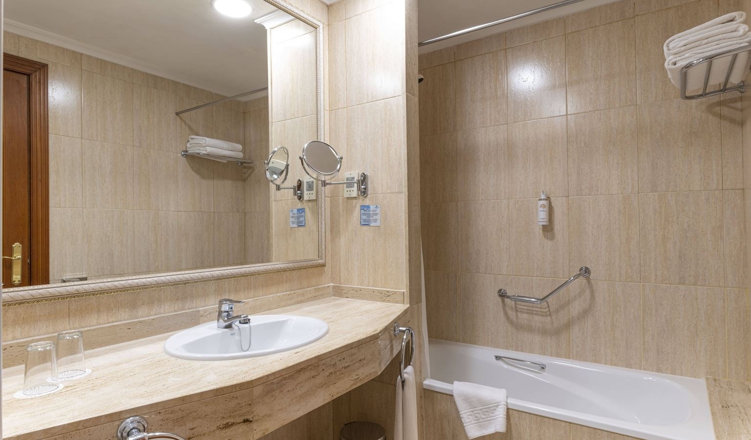 rooms-standard-room-balcony-or-terrace