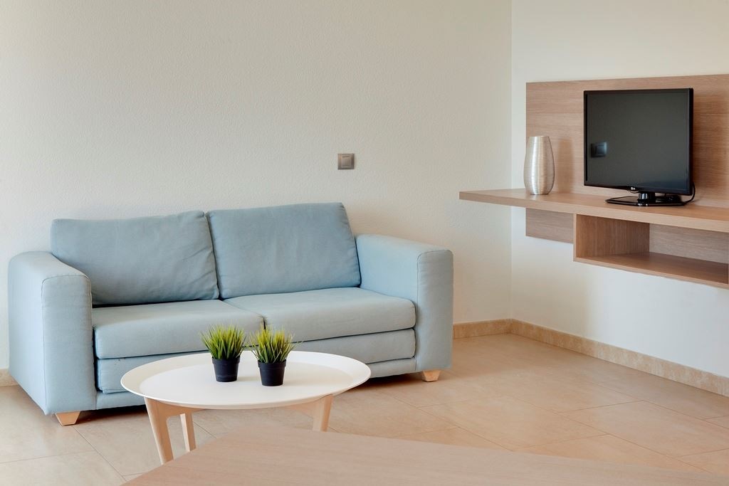 rooms-double-standard-room-partial-sea-view-with-balcony-or-terrace