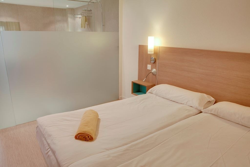 rooms-double-standard-room-partial-sea-view-with-balcony-or-terrace