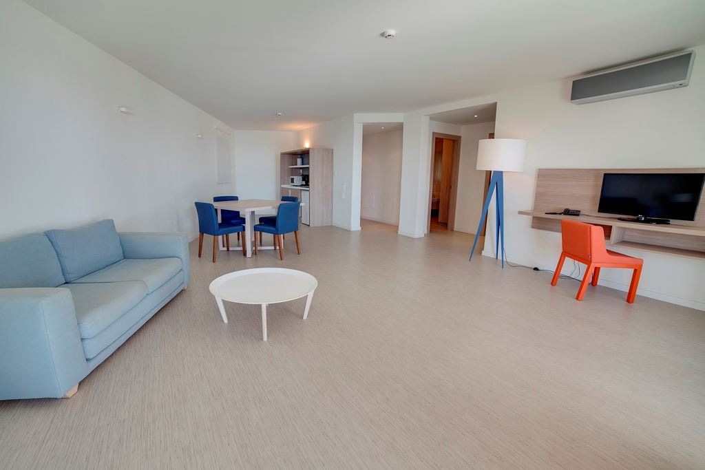 rooms-2-bedroom-suite-with-sea-view-and-balcony-or-terrace