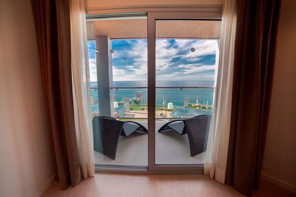 rooms-2-bedroom-suite-with-sea-view-and-balcony-or-terrace