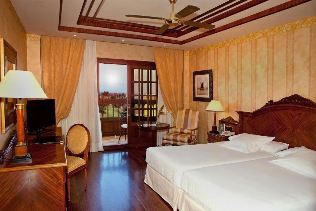 rooms-double-deluxe-room-golf-view-with-balcony-or-terrace