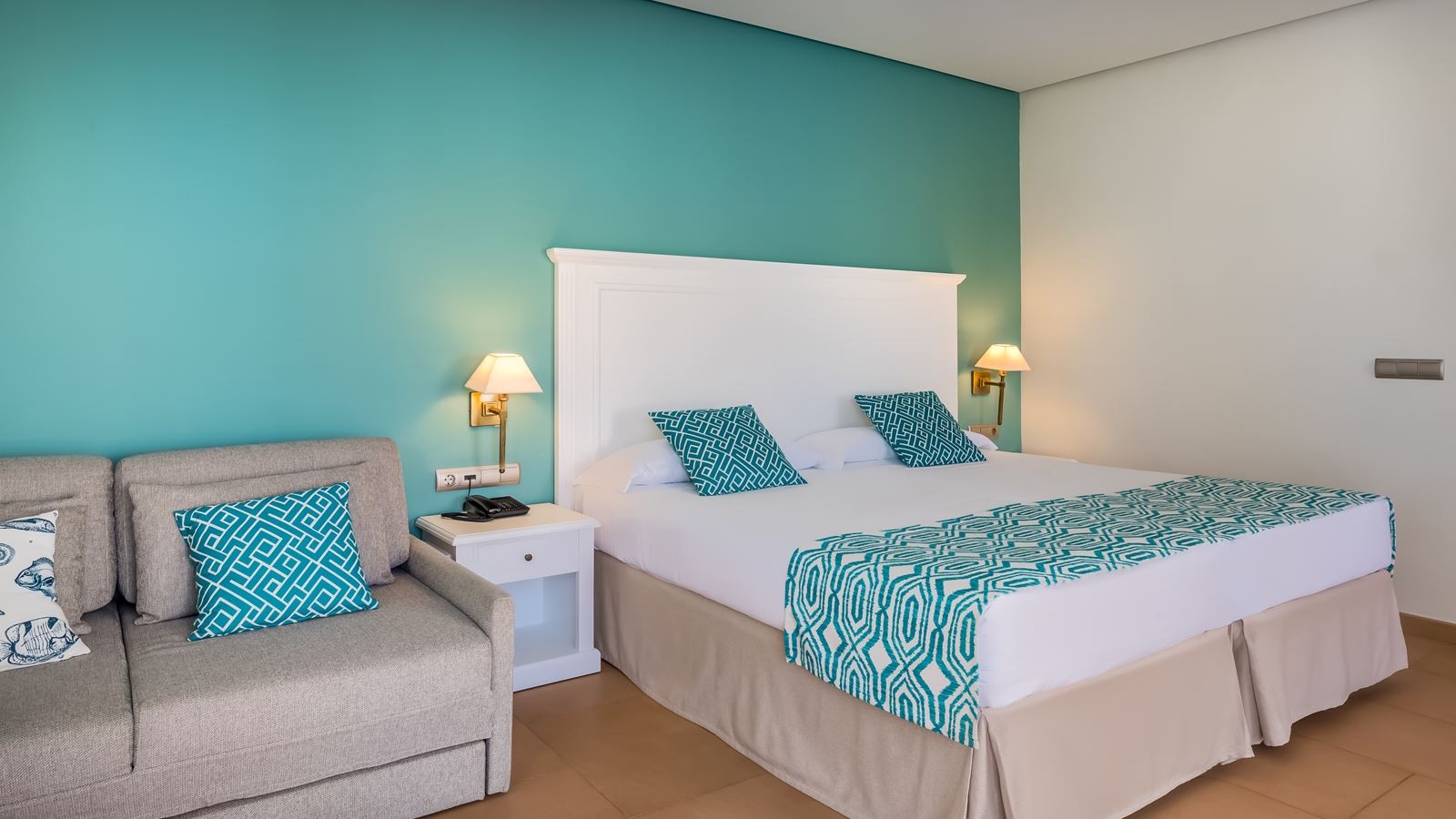 rooms-family-deluxe-with-balcony-or-terrace