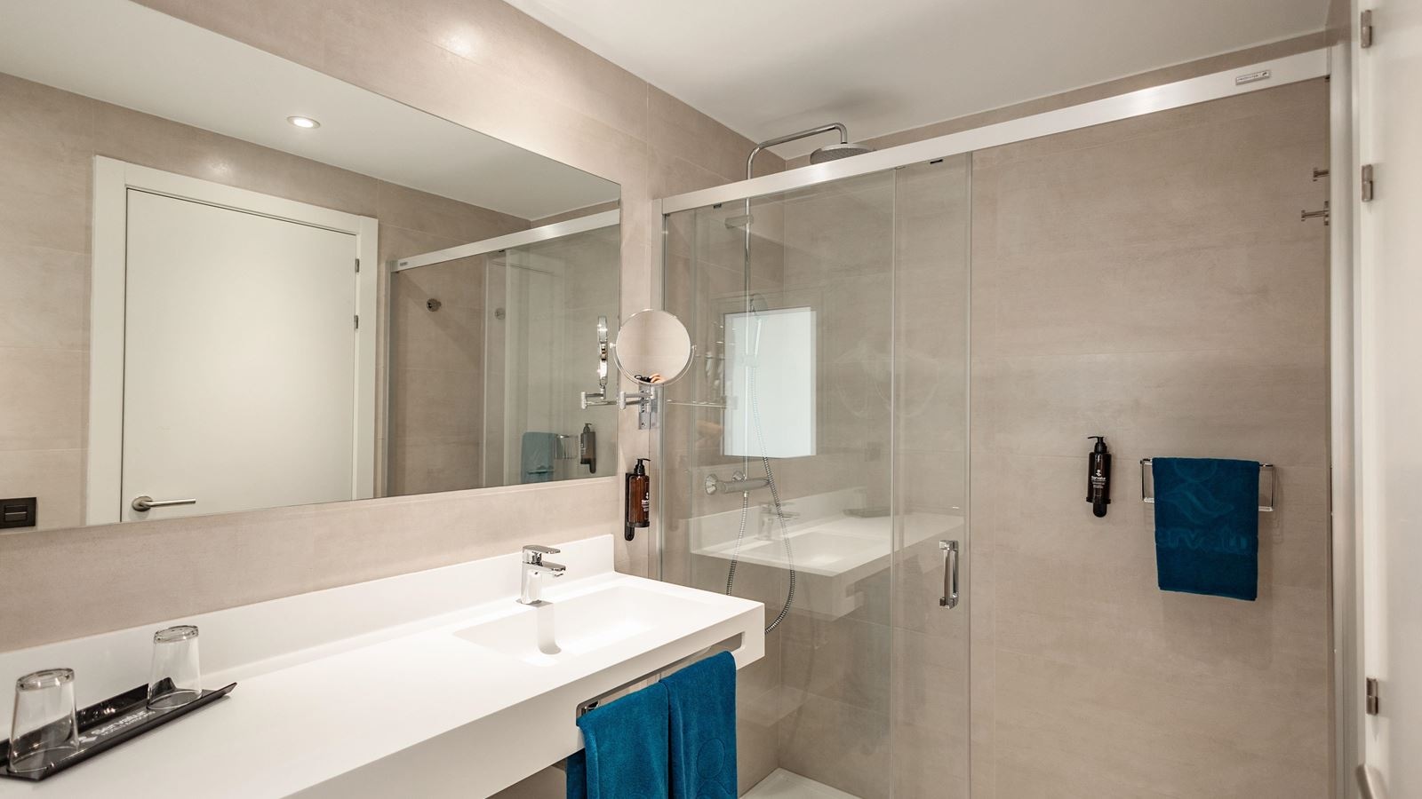 rooms-classic-junior-suite-with-limited-sea-view