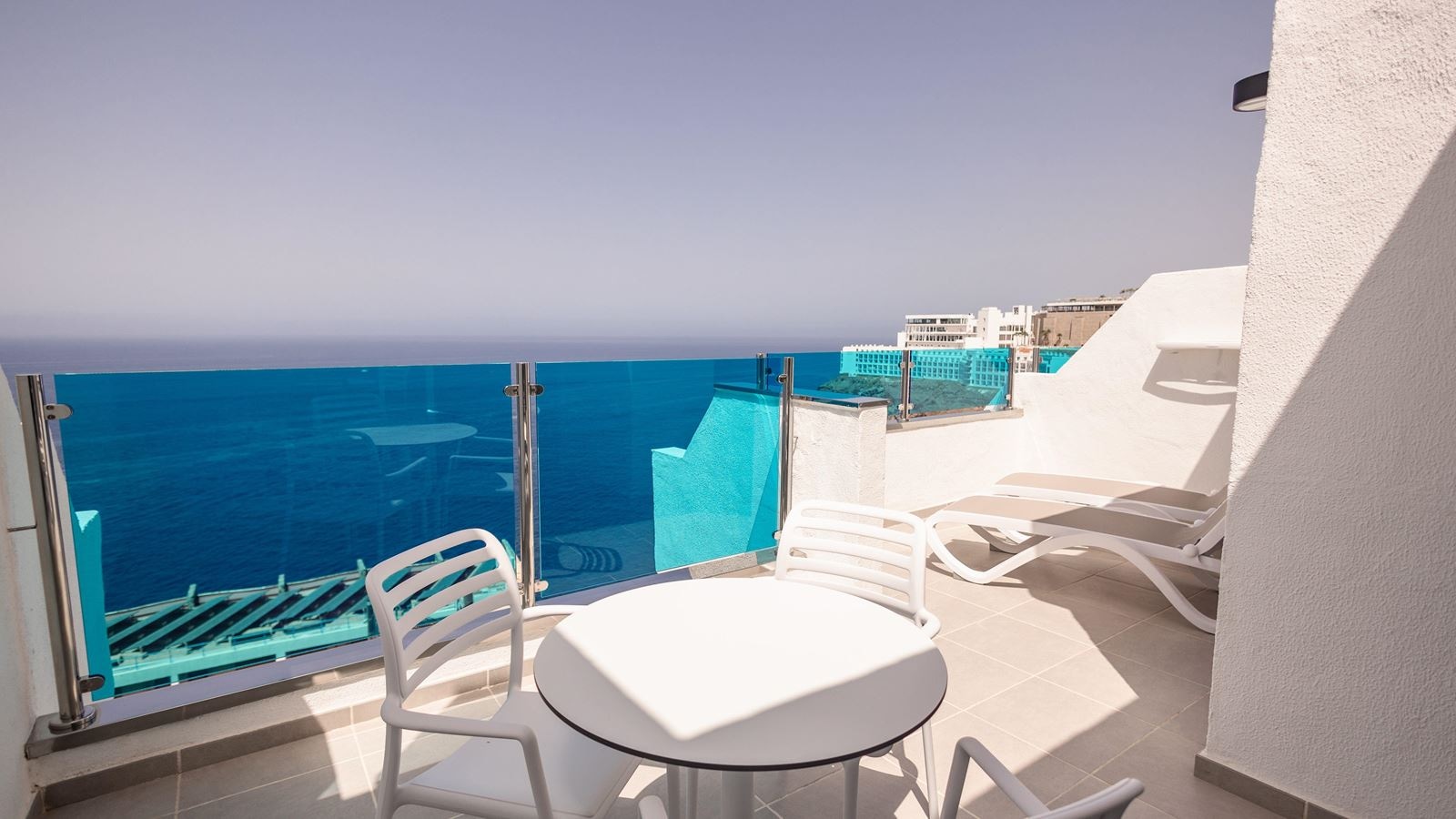 rooms-family-suite-with-sea-view