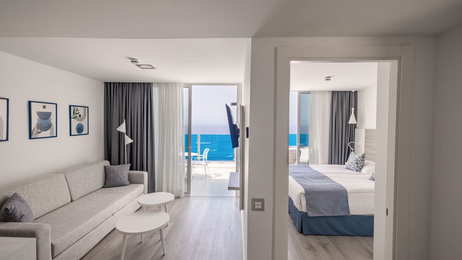 rooms-family-suite-with-sea-view