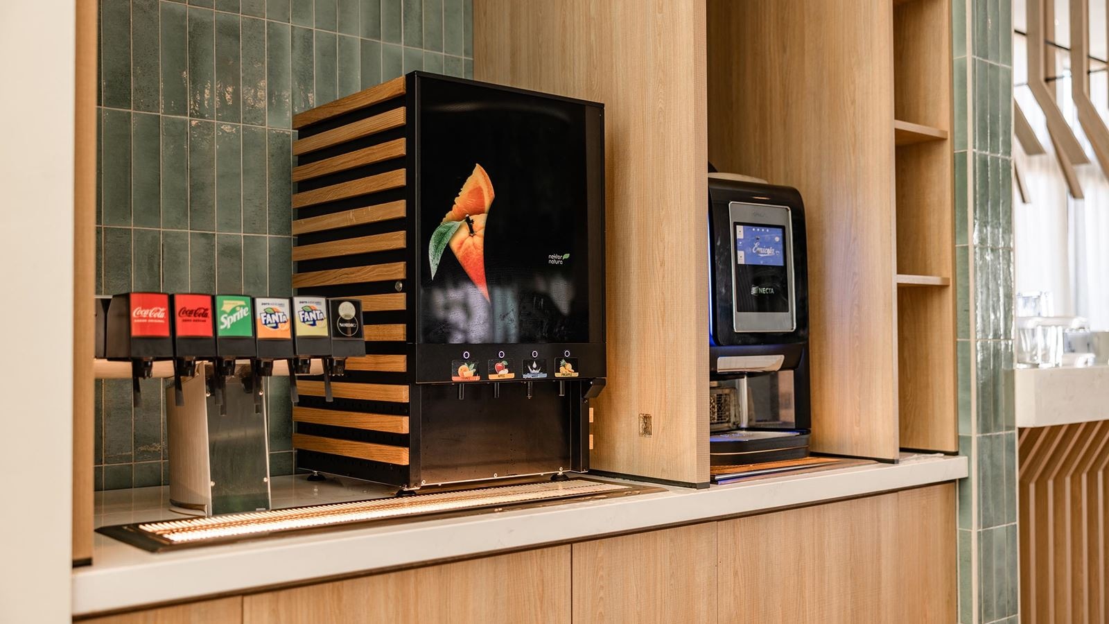 bars-pool-bar-the-all-incllusive-ends-at-2300h