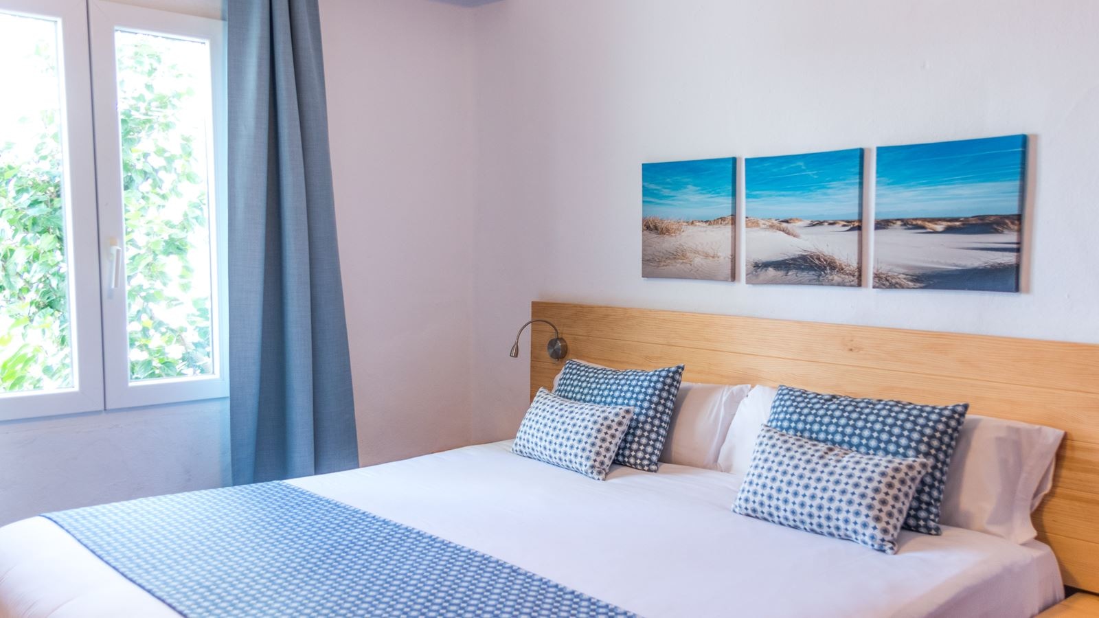 rooms-m2--2-bedroom-apartment-superior-side-sea-view-balcony-or-terrace