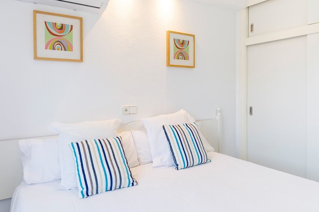 rooms-suite-pool-view