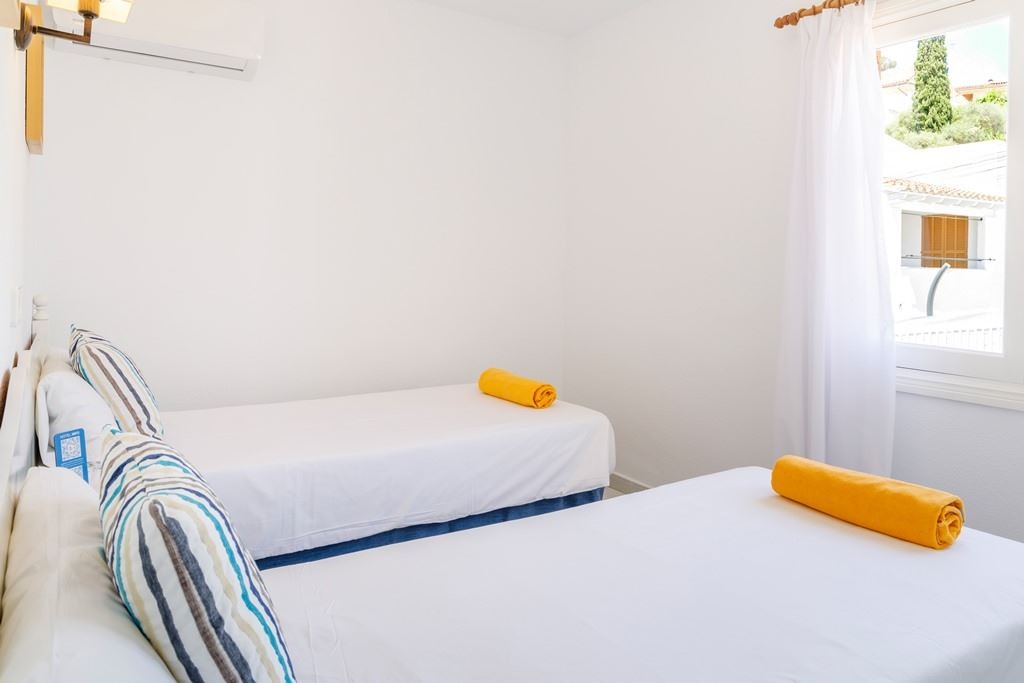 rooms-suite-pool-view